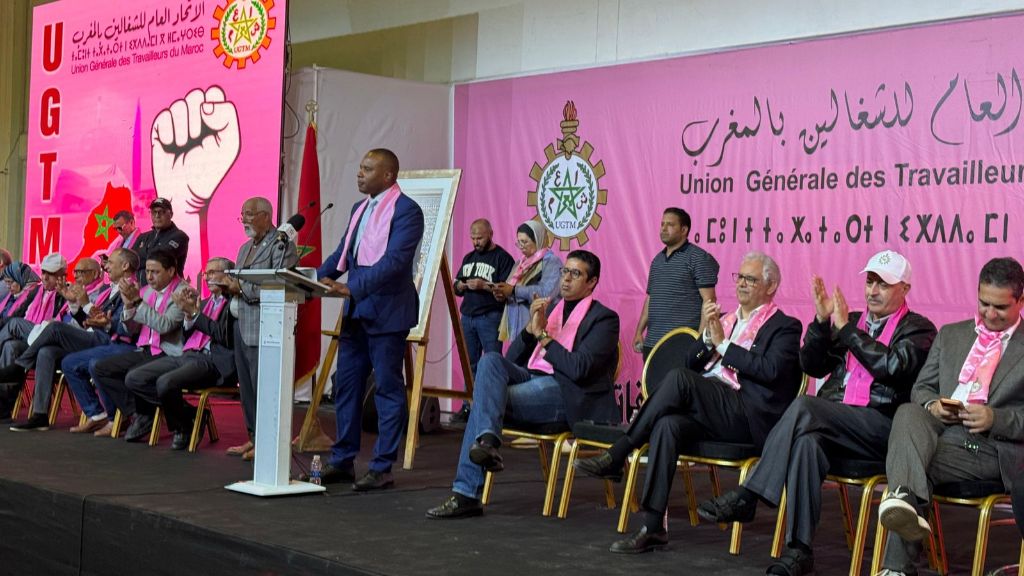 خطاب على المنصة — مؤتمر الاتحاد العام